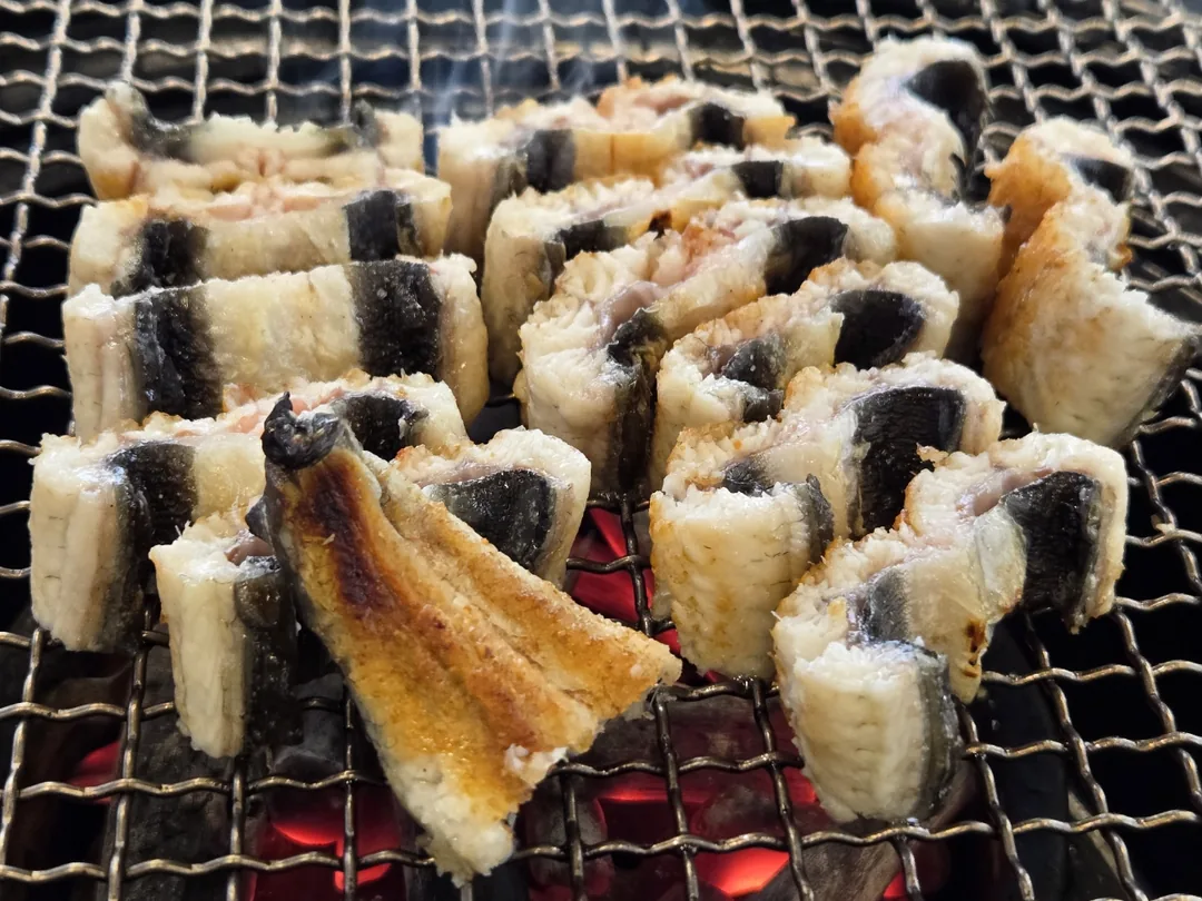 🥰 Ngày Thiếu nhi mà chỉ có hai người lớn haha