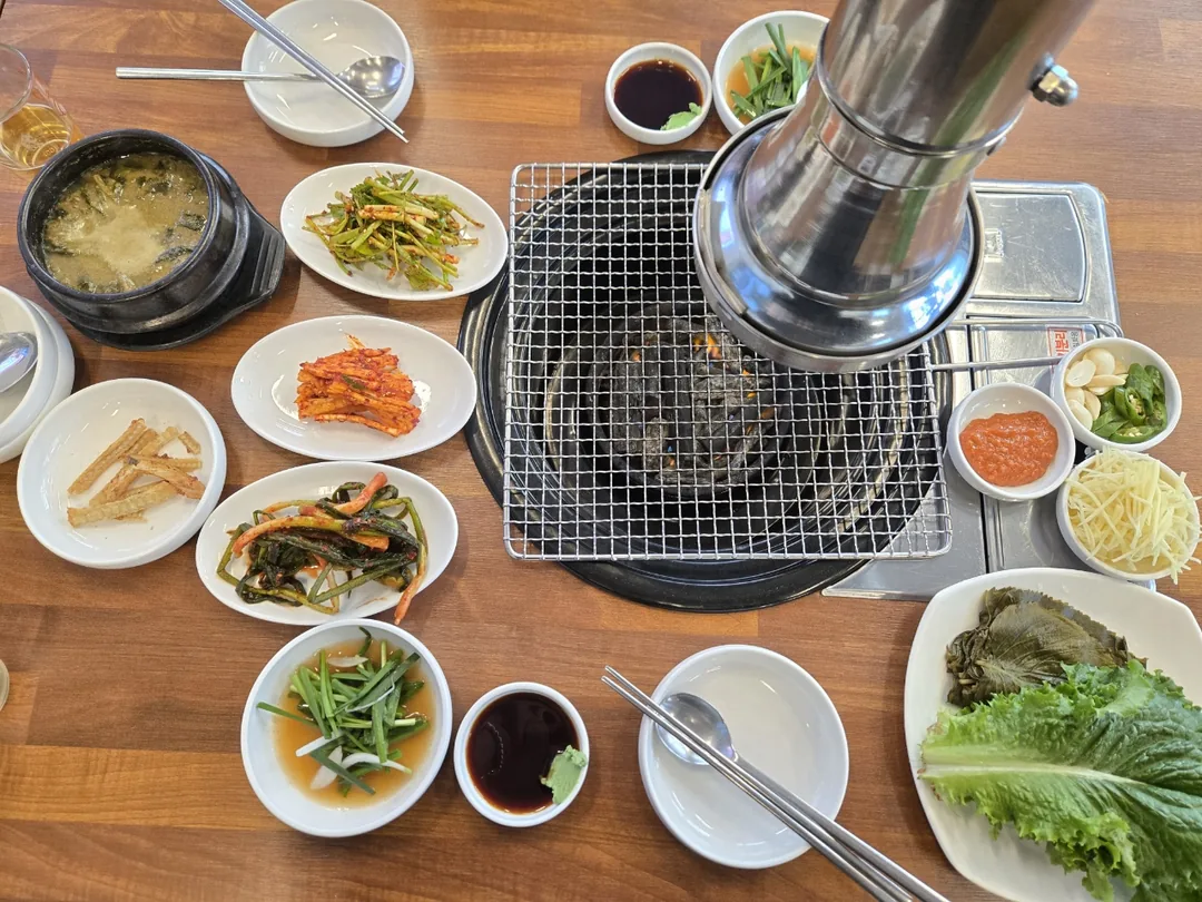 🥰 Ngày Thiếu nhi mà chỉ có hai người lớn haha