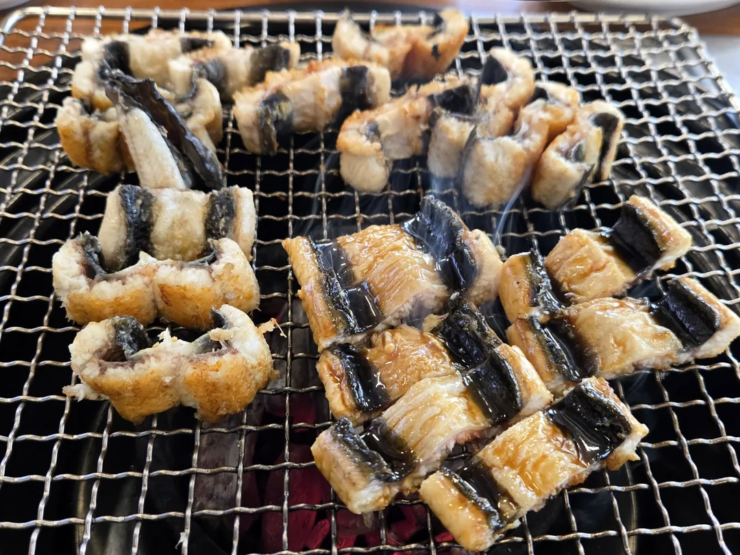 🥰 Ngày Thiếu nhi mà chỉ có hai người lớn haha