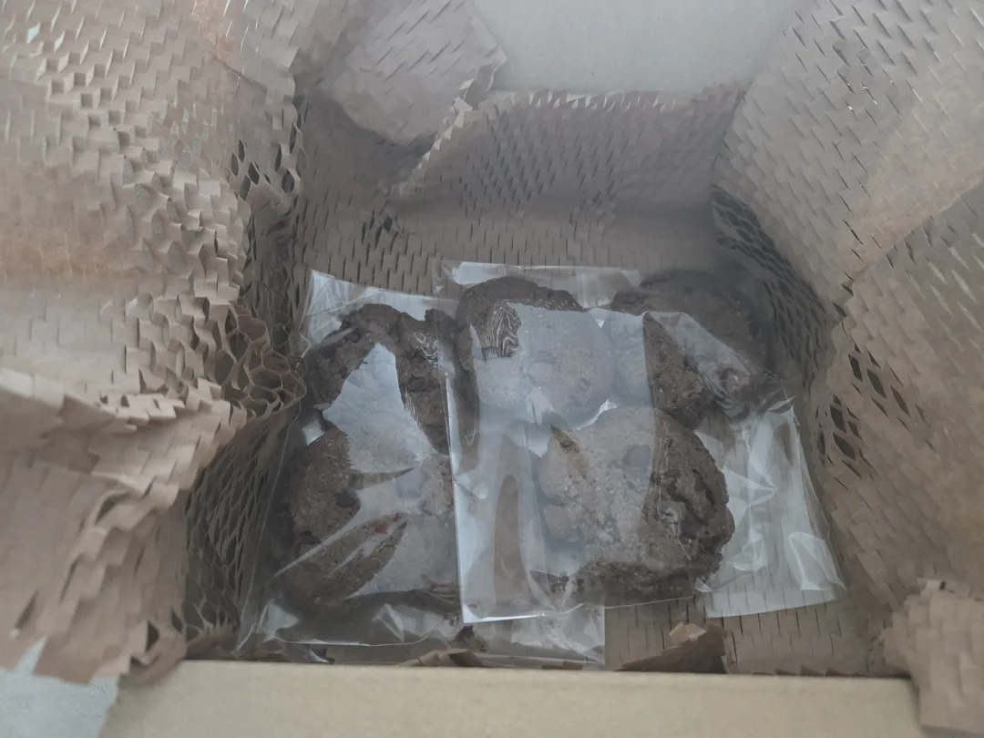 📦 Hôm nay lại có hộp hàng dễ thương.. haha