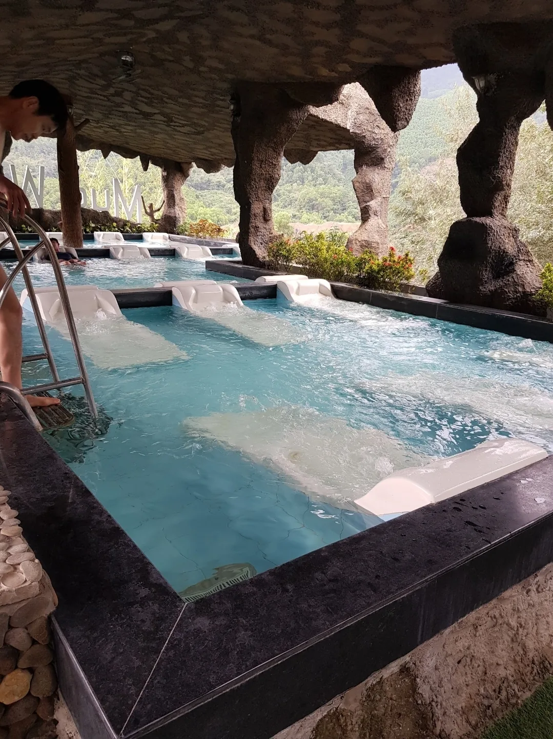 Công viên suối nước nóng Đà Nẵng