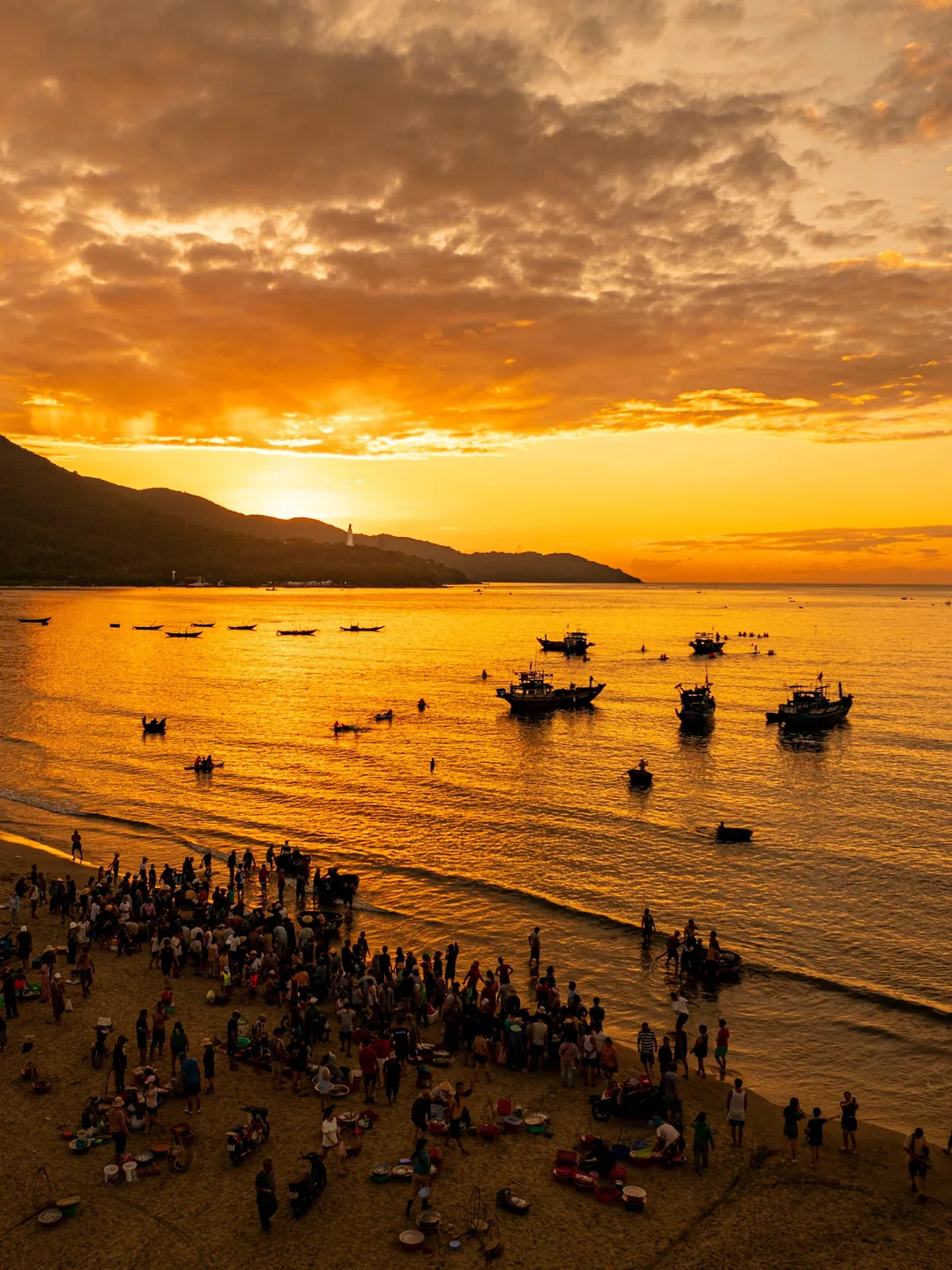 Ngày mới trên biển Đà Nẵng