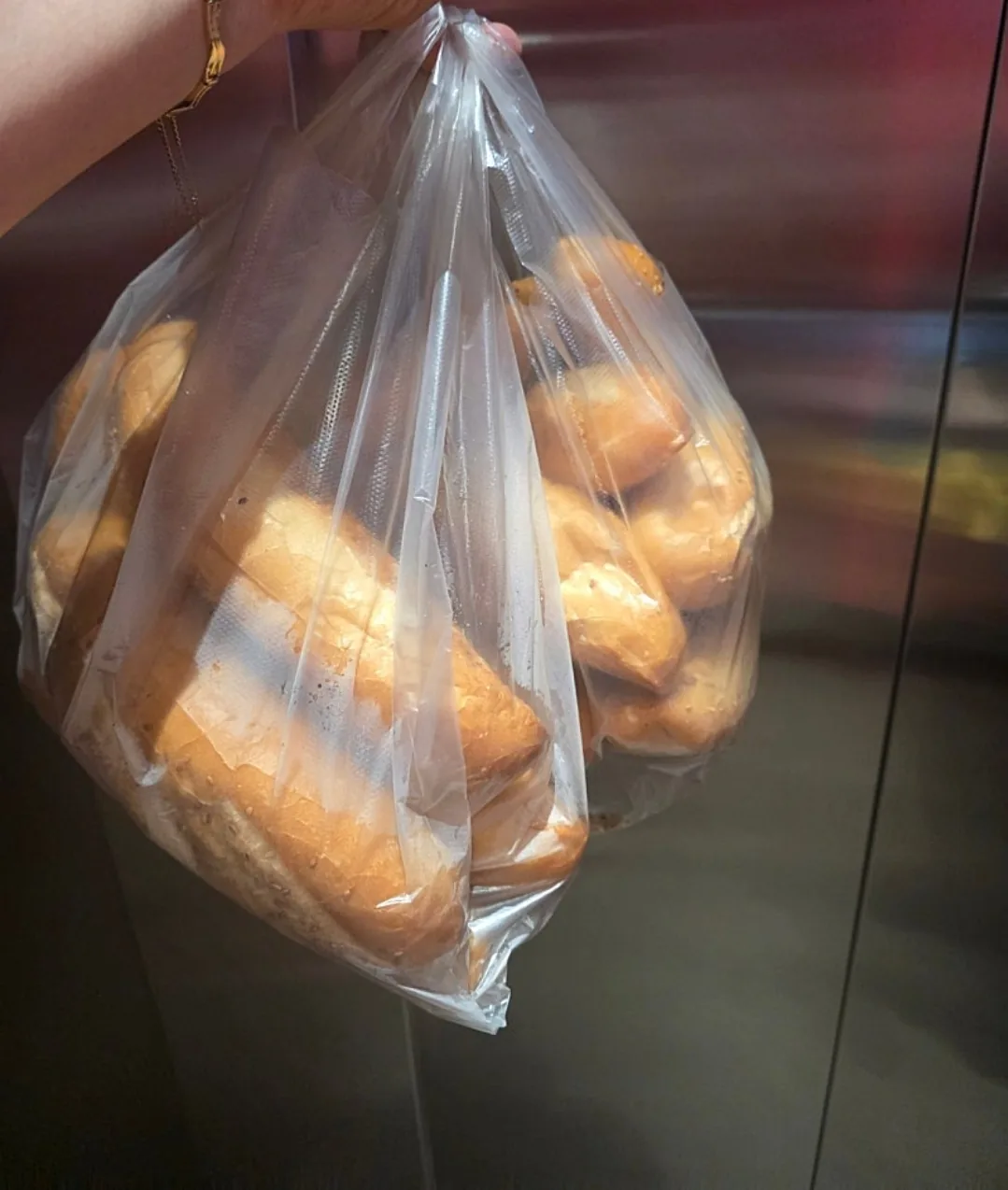 😄Mang bánh mì Việt Nam về