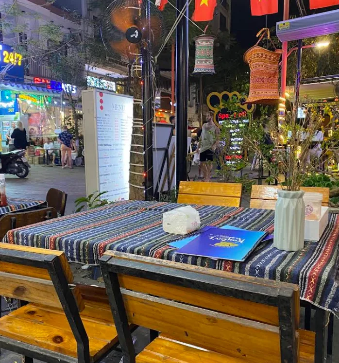 ✨Không khí 'Nhà hàng Yoon' bắt gặp ở Đà Nẵng! Mình đã ghé quán ngon 'Kaylin Food and Drink'! 🏝️