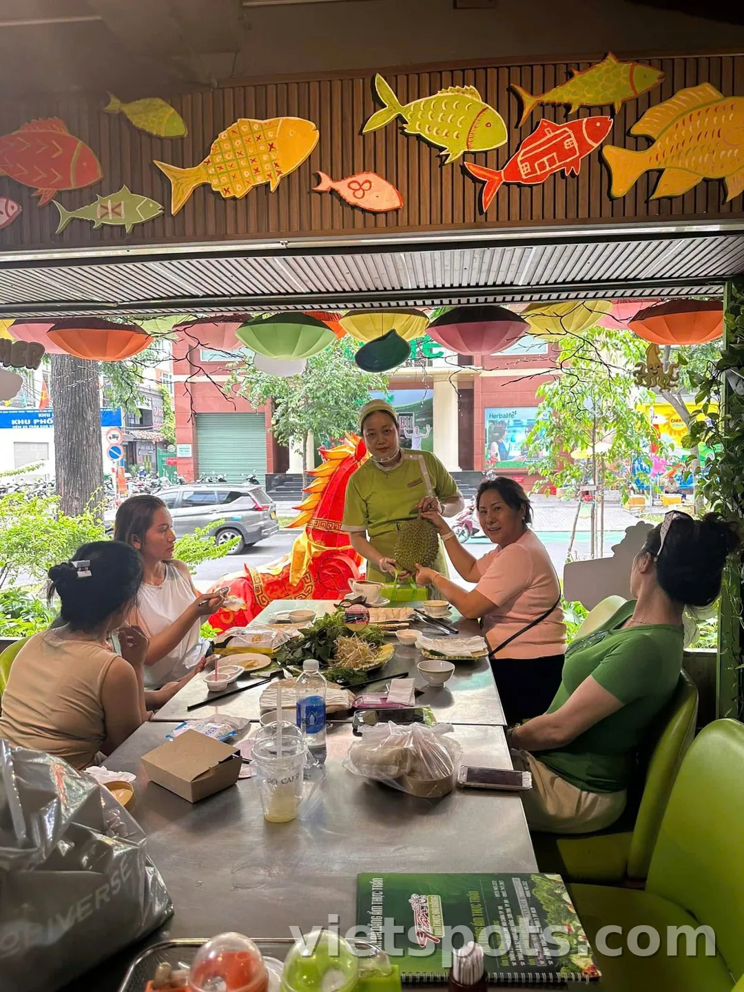 🥢 Đến Đà Nẵng mà chưa ăn Bánh Tráng Cuốn Thịt Heo thì xem như chưa trọn vẹn! 😍