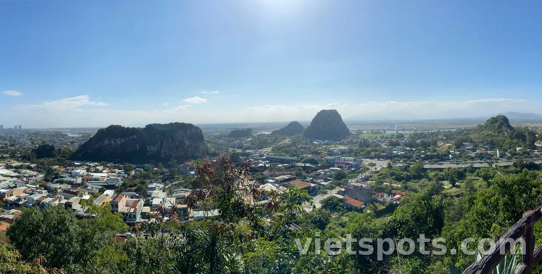Panorama Ngũ Hành Sơn — các ngọn núi đá vôi lộ thiên giữa đồng bằng Đà Nẵng
