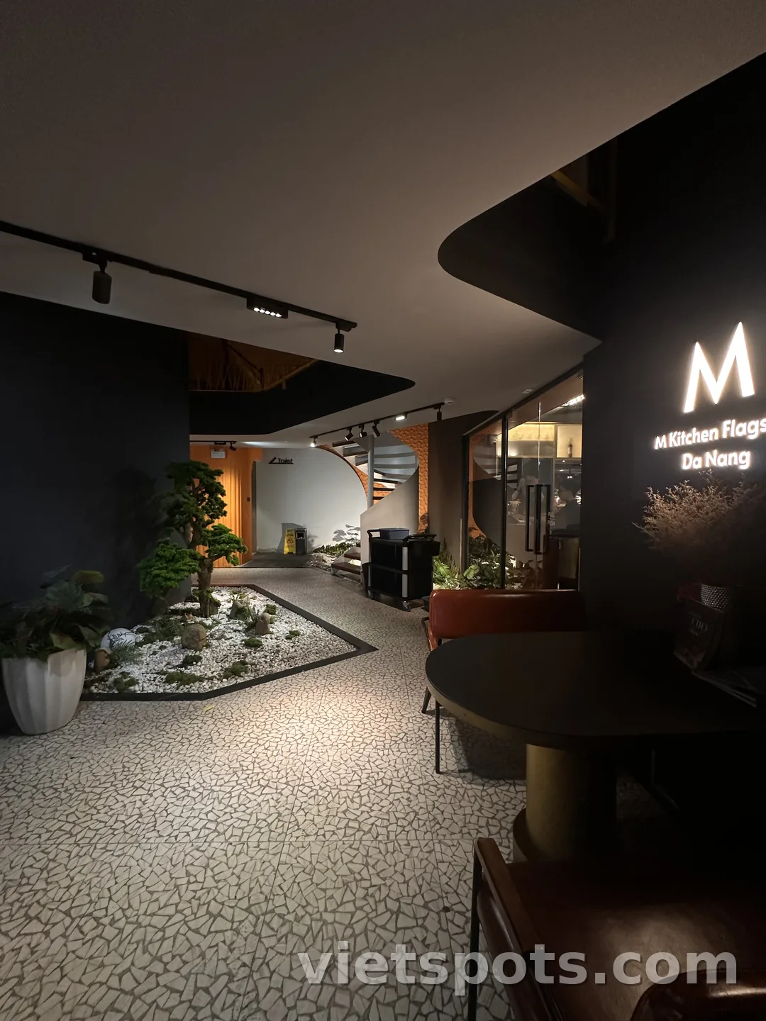 다낭 브런치 맛집 추천 | 분위기까지 완벽했던 M Kitchen Flagship Danang