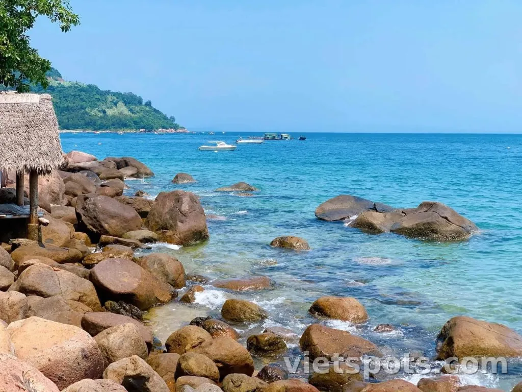 Bãi Rạng Bãi Bụt một vẻ đẹp biển khác của thành phố