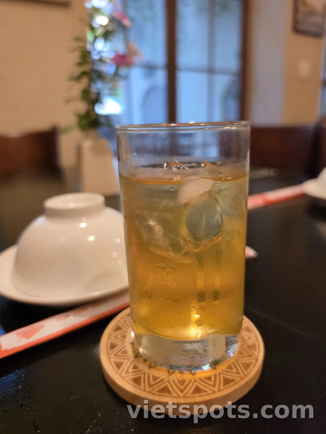 Chez Madame Thao — một tách trà tan chảy cái nóng, một bát bún chả chiếm lĩnh trái tim