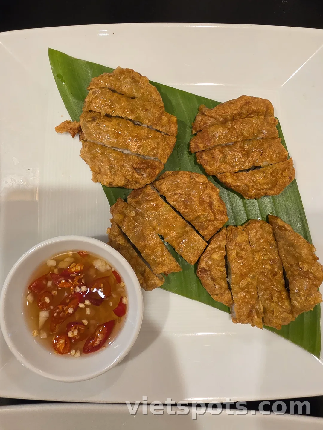 Chez Madame Thao — một tách trà tan chảy cái nóng, một bát bún chả chiếm lĩnh trái tim
