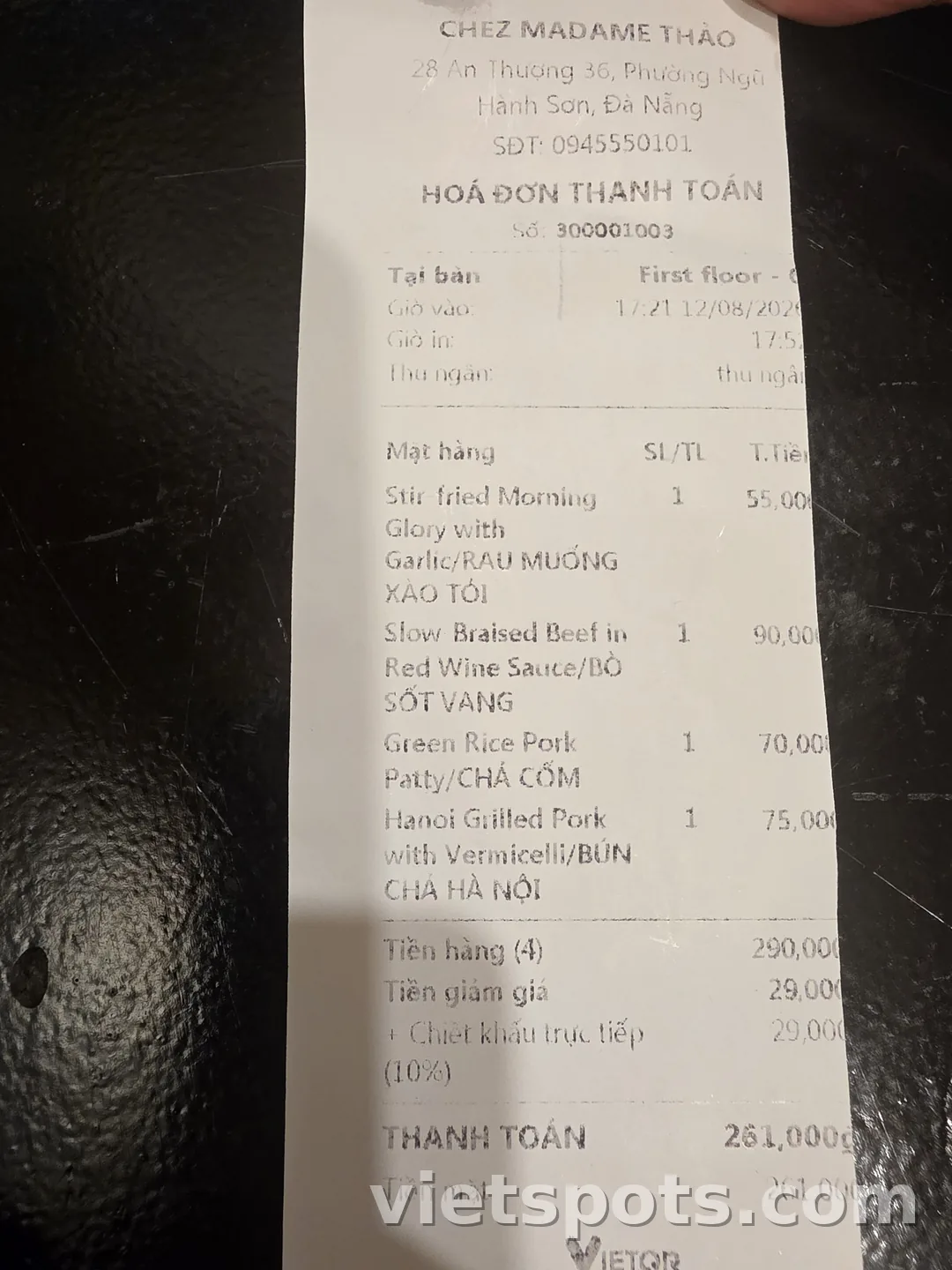 Chez Madame Thao — một tách trà tan chảy cái nóng, một bát bún chả chiếm lĩnh trái tim