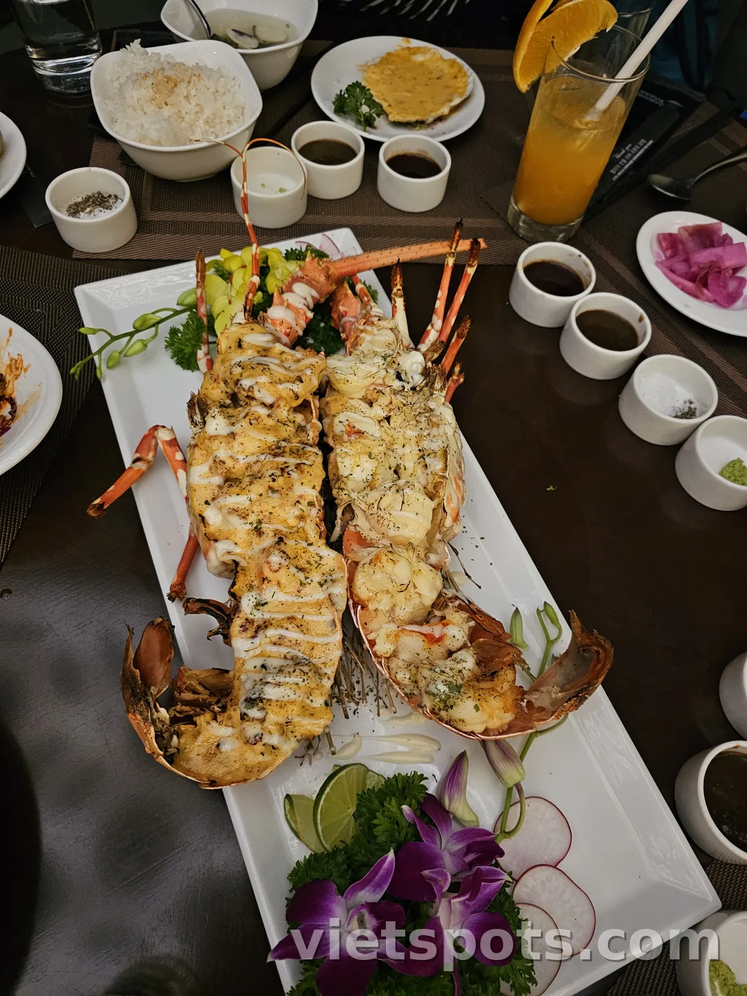Tháp Đà Nẵng với khung cảnh đêm xinh đẹp