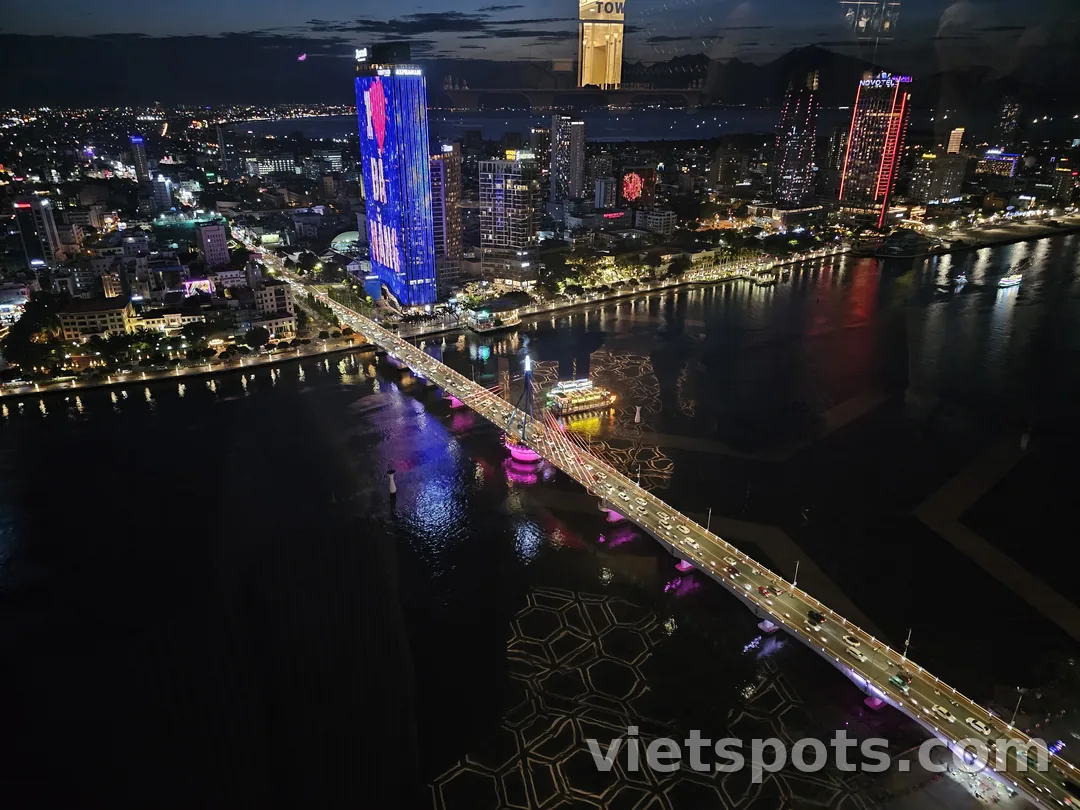 Tháp Đà Nẵng với khung cảnh đêm xinh đẹp