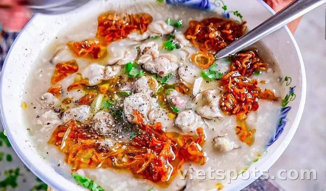 Cảm nhận hương vị dân dã qua tô cháo nghêu Hội An thơm ngọt, bổ dưỡng