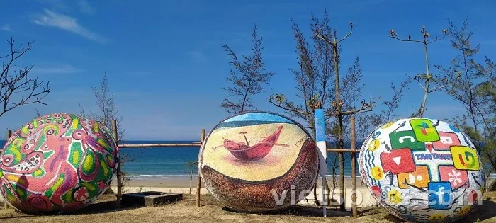 Làng bích họa Tam Thanh - “Bảo tàng tranh” rực rỡ, sống động