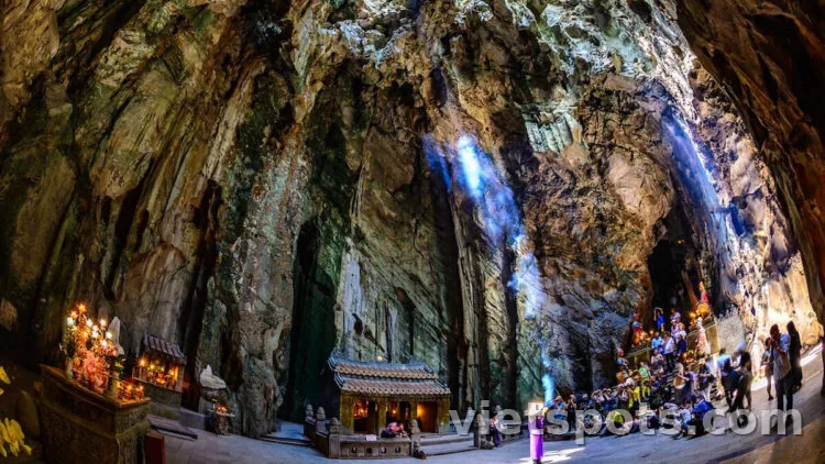 CHẠM VÀO LUỒNG ÁNH SÁNG THẦN THÁI TẠI ĐỘNG HUYỀN KHÔNG ✨🏛️