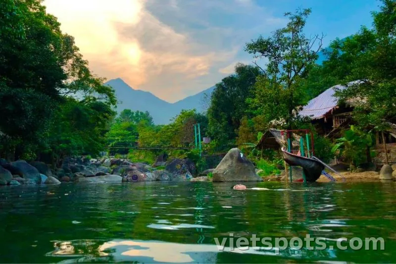 THẢ TRÔI MUỘN PHIỀN GIỮA DÒNG NƯỚC MÁT DƯỚI CHÂN ĐÈO HẢI VÂN ⛰️✨