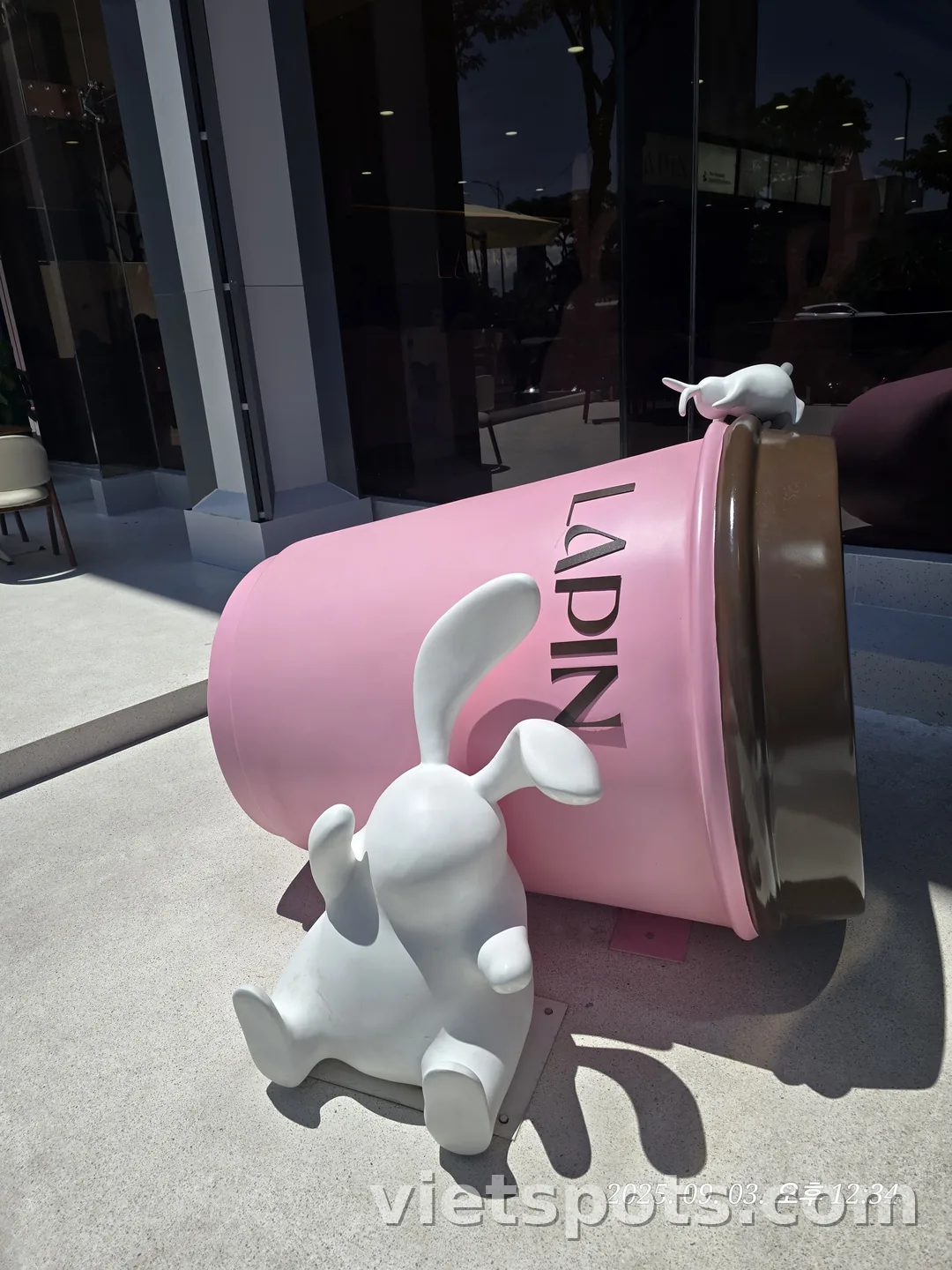 🇻🇳 大型ベーカリーカフェ LAPIN