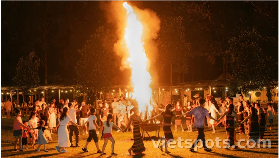 Yazasoo Tour 2N1D: Núi Thần Tài - Làng Toom Sara - Hòa Phú Thành