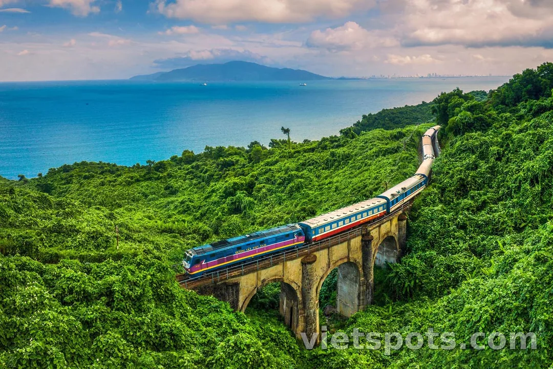 Tour tàu hỏa Huế (bữa trưa)