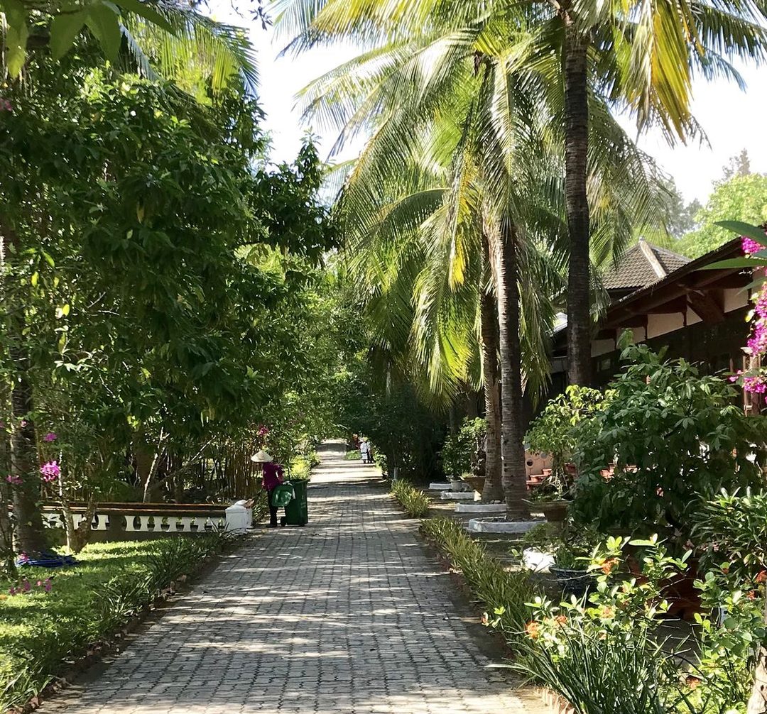 Lang Co Beach resort