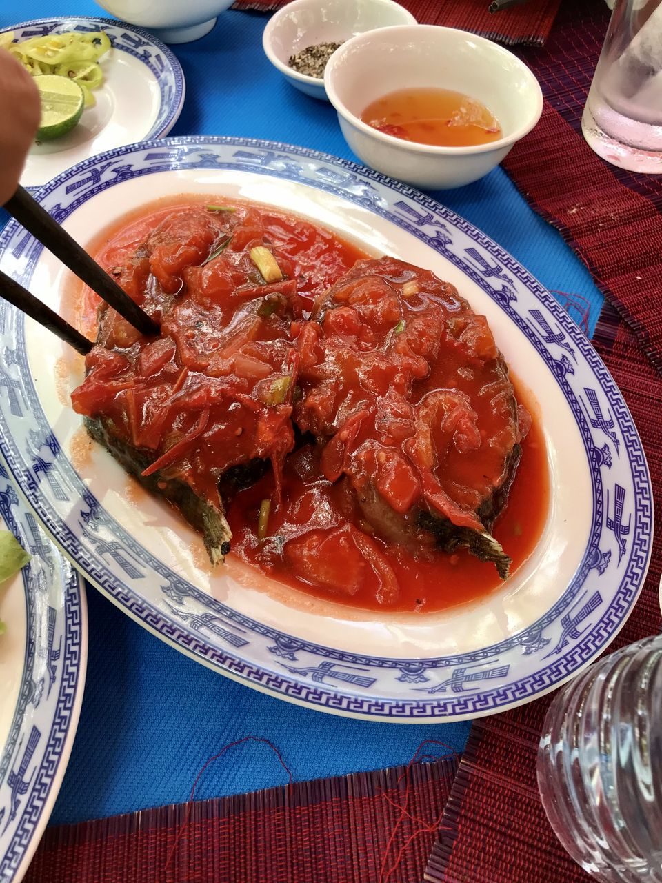 魚のトマトソース煮込み