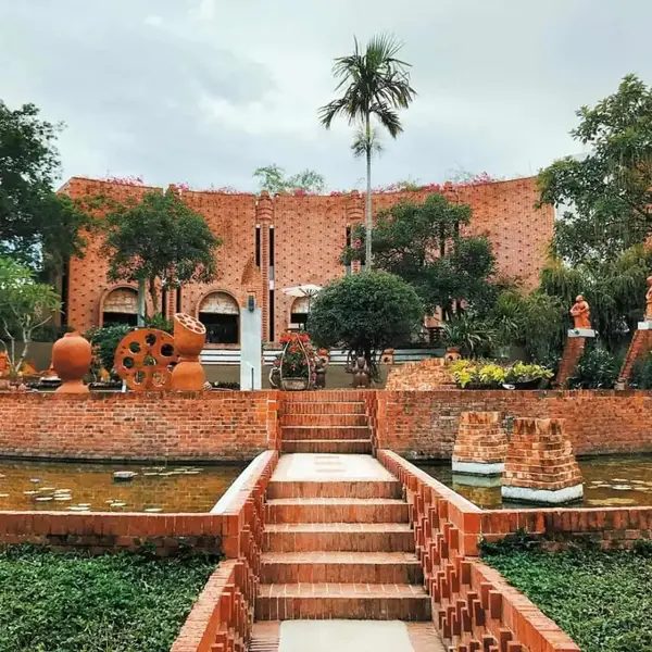 Chạm vào đất ở làng gốm Thanh Hà