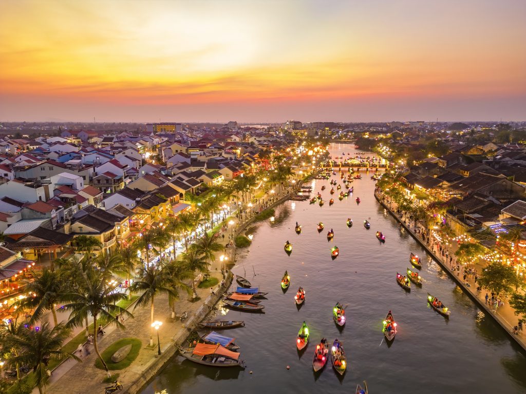 ĐÊM HỘI AN LUNG LINH: KHI ÁNH HOÀNG HÔN NHƯỜNG CHỖ CHO SẮC ĐÈN LỒNG 🏮✨