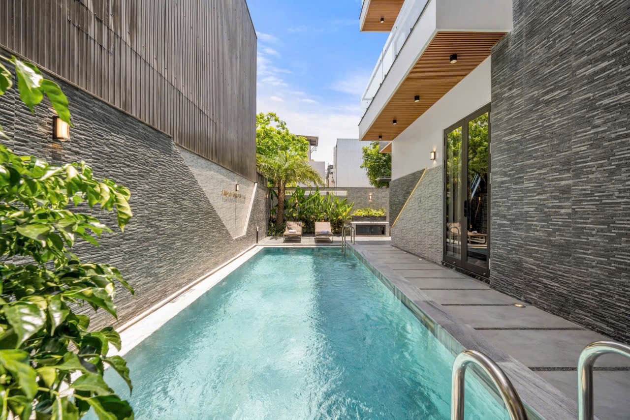 LUXURY VILLA