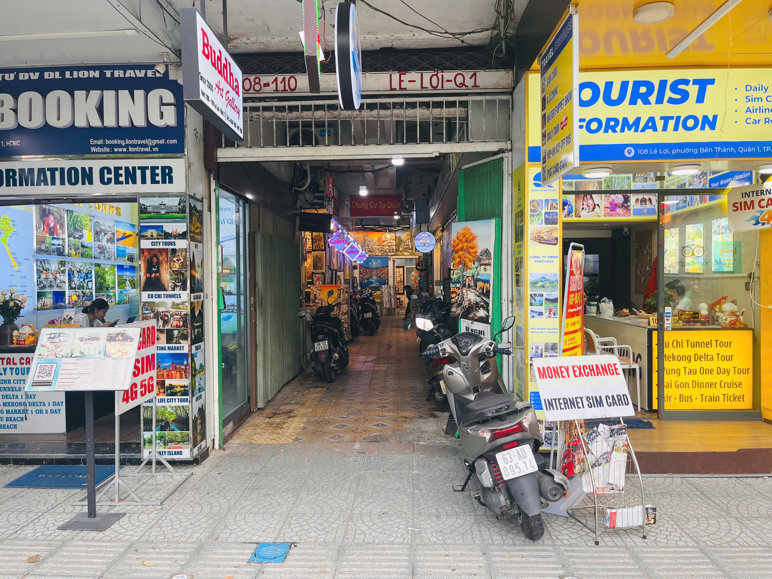 ホーチミンのベンタイン市場徒歩1分。YUGOCで伝統お菓子を買ってきました♪