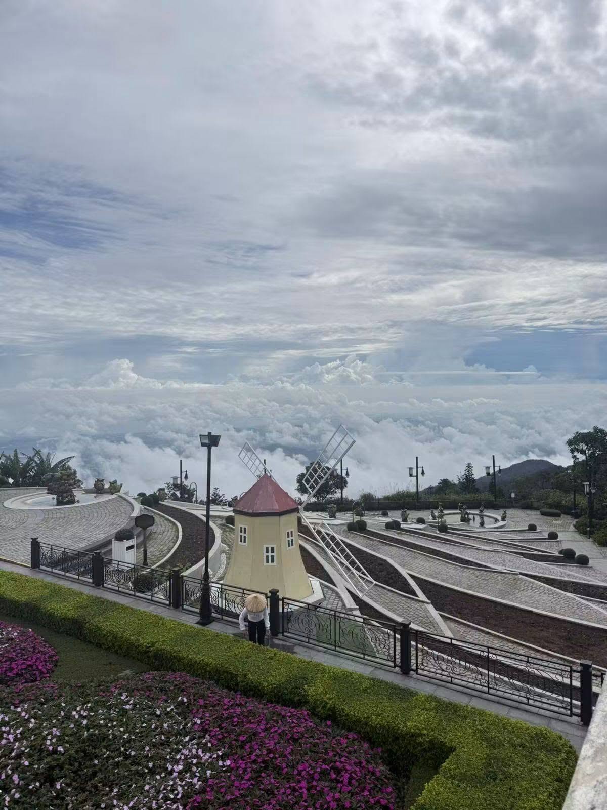 🏔️Tại đỉnh Bà Nà Hills lúc này...😍🌥️