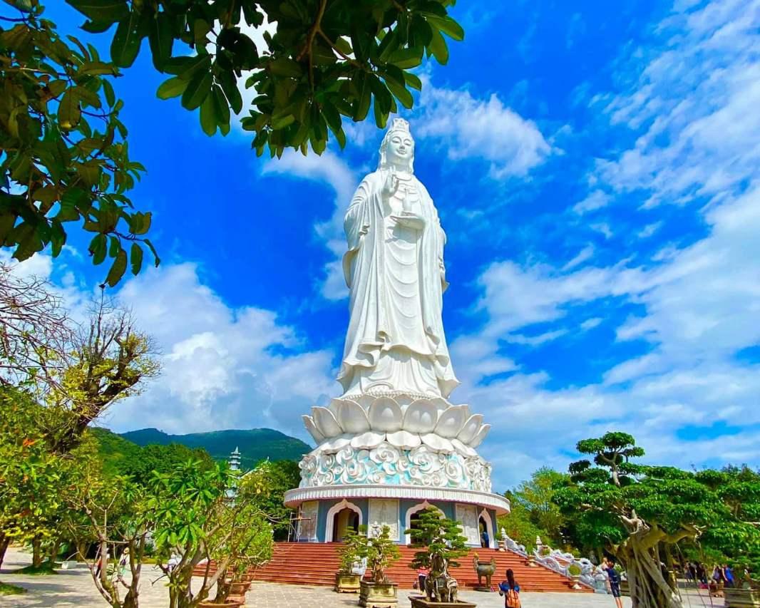 🌿 CHÙA LINH ỨNG SƠN TRÀ – NƠI BIỂN TRỜI GIAO HÒA