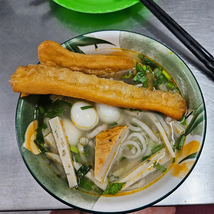 🥣 BÁNH CANH NGA NGUYỄN CHÍ THANH: QUÁN "RUỘT" HƠN 30 NĂM CỦA DÂN GỐC ĐÀ NẴNG CÓ GÌ MÀ GÂY NGHIỆN ĐẾN THẾ?