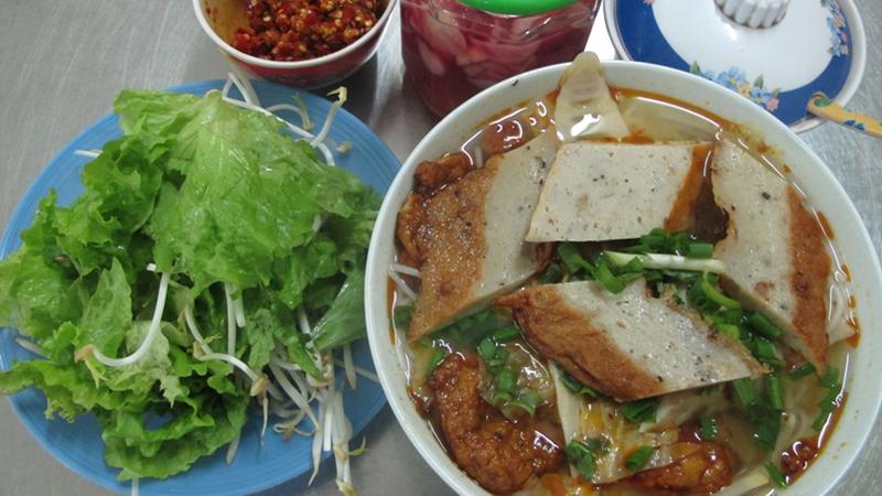 🌅 BỮA SÁNG ĐẬM VỊ ĐÀ NẴNG – BÚN CHẢ CÁ 109