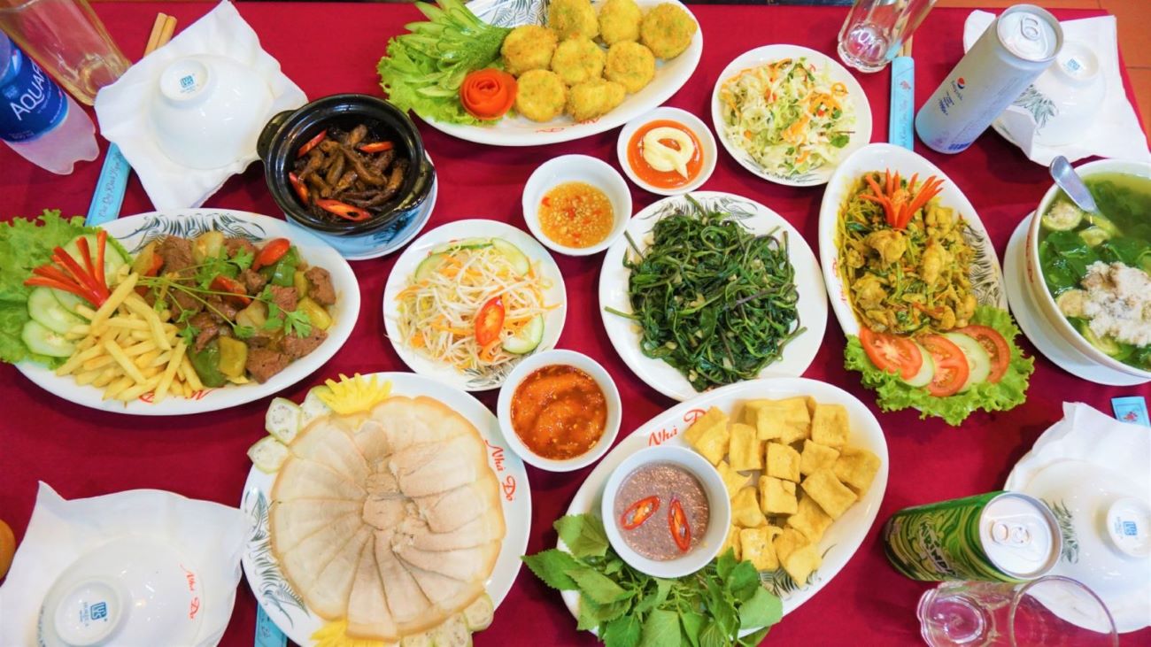 🍚 Cơm Niêu Nhà Đỏ 2 – Đậm vị quê giữa lòng Đà Nẵng (86 Nguyễn Tri Phương)