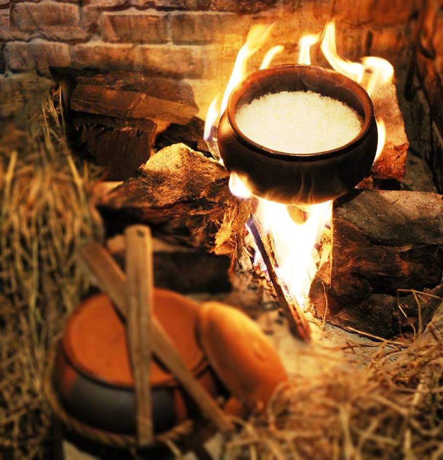 🍚 Cơm Niêu Nhà Đỏ 2 – Đậm vị quê giữa lòng Đà Nẵng (86 Nguyễn Tri Phương)