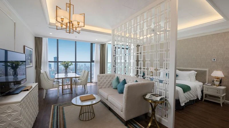 CỨ NGHĨ LÀ ĐI TRỐN, AI NGỜ ĐƯỢC NUÔNG CHIỀU NHƯ HOÀNG GIA TẠI MELIÁ VINPEARL DANANG RIVERFRONT! 🌟✨