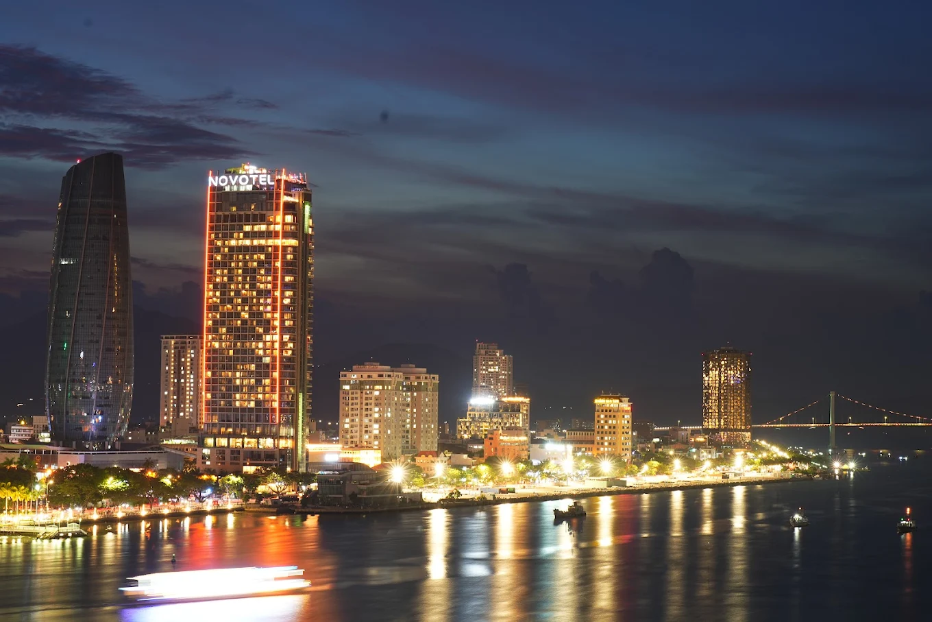 CỨ NGHĨ LÀ ĐI TRỐN, AI NGỜ ĐƯỢC NUÔNG CHIỀU NHƯ HOÀNG GIA TẠI MELIÁ VINPEARL DANANG RIVERFRONT! 🌟✨