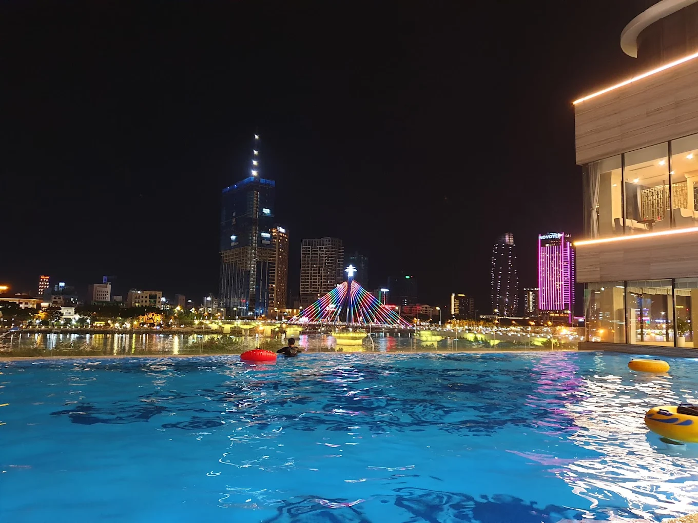 CỨ NGHĨ LÀ ĐI TRỐN, AI NGỜ ĐƯỢC NUÔNG CHIỀU NHƯ HOÀNG GIA TẠI MELIÁ VINPEARL DANANG RIVERFRONT! 🌟✨