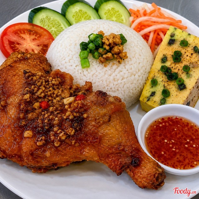 ข้าวหัก + ไก่ทอดน้ำปลา + ไข่ตุ๋นหมูสับ + ไข่เจียว