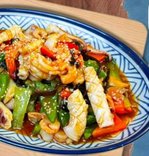 Stir-fried seafood with vegetables