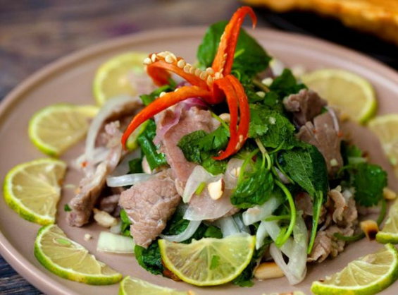 02 Gỏi bò tái chanh