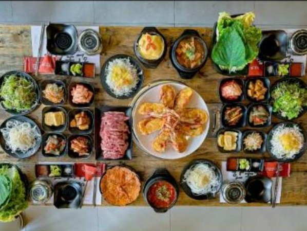 2 Butter Cheese Crayfish (900g) + 200g Beef Short Ribs + Kimchi Stew + Soybean Paste Stew + 2 Rice