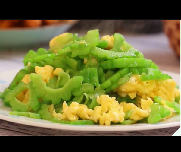 มะระผัดไข่