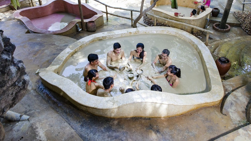 Coconut palm 1n2d: nui tan thai-tum sara-rafting
