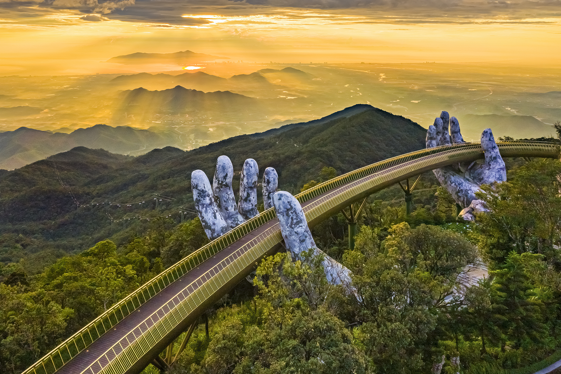 Tour núi chúa đặc biệt 2n1đ [bà nà hill - làng tùm sara - núi thần tài]