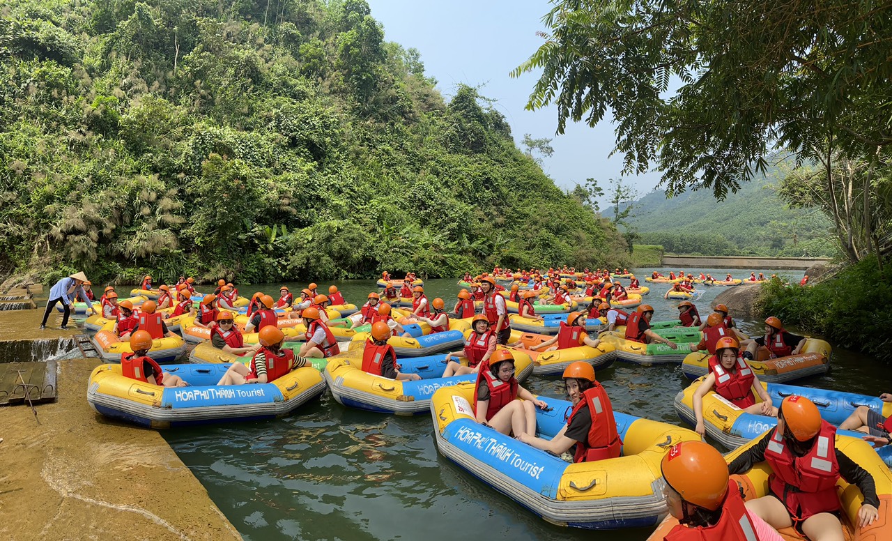 Chèo thuyền vượt thác hòa phú thành (sáng)