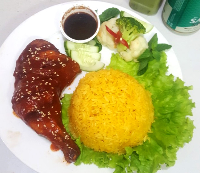 Cơm gà sốt cay kiểu Hàn