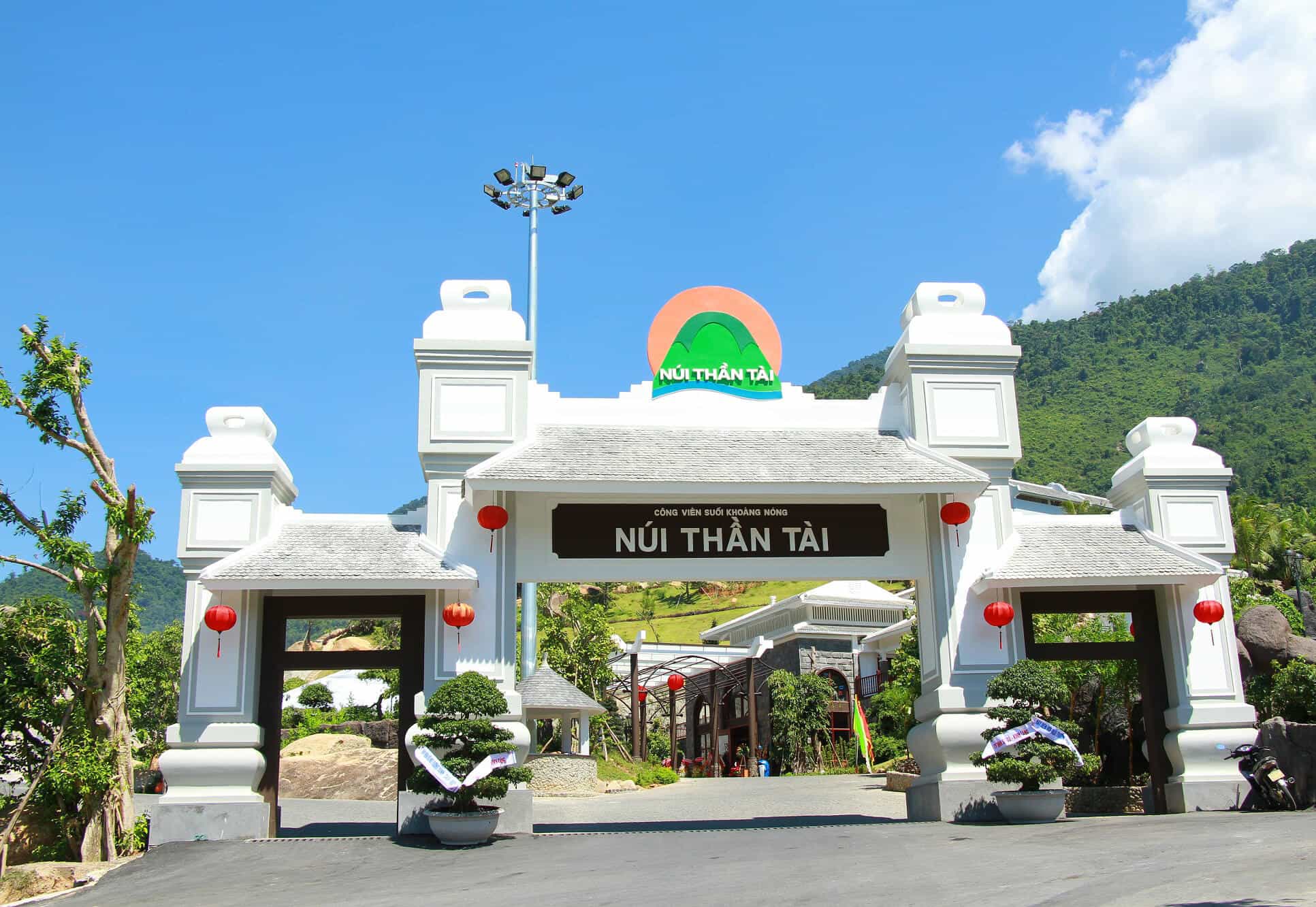 Tour Núi Thần Tài