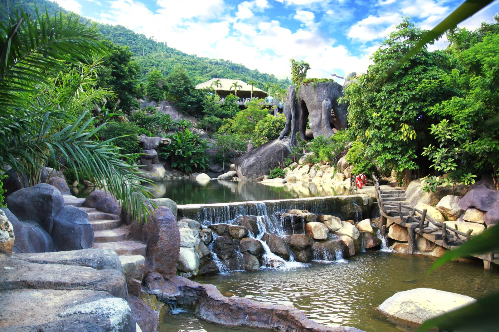 Tour Núi Thần Tài
